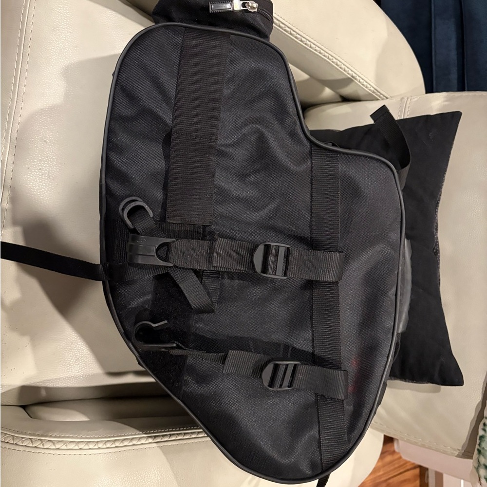 Ducati Performance Black semi rigid saddlebag. With connection bar. - Picture 8 of 10